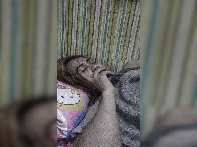 Емитувани слики од екранот Pussylips2