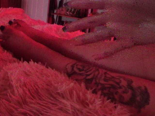 Емитувани слики од екранот QueenMorgan