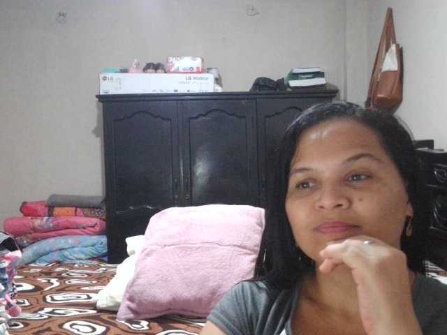 Емитувани слики од екранот QueenNight