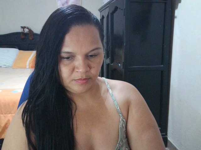 Емитувани слики од екранот QueenNight