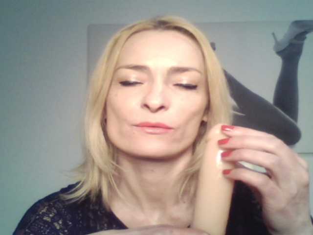 Фотографии QueenofBerlin 300 tokens for Jerk Off Instructions c2c ! THE END IS NEAR!! :) PRO Mistress in charge here!
