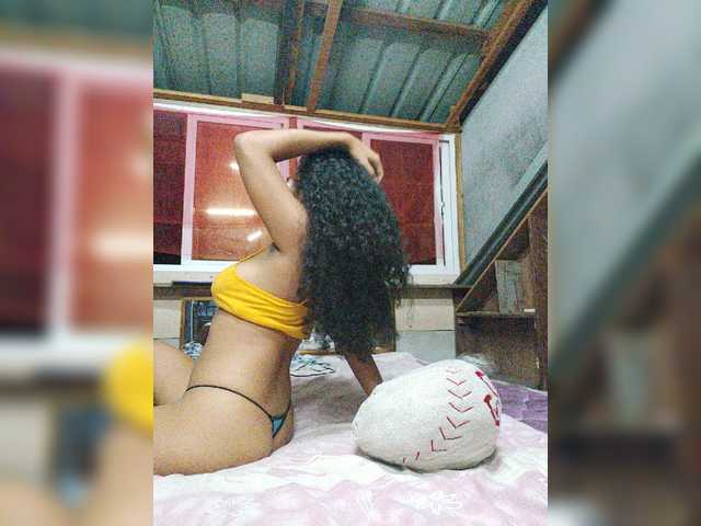 Емитувани слики од екранот Queenubiz