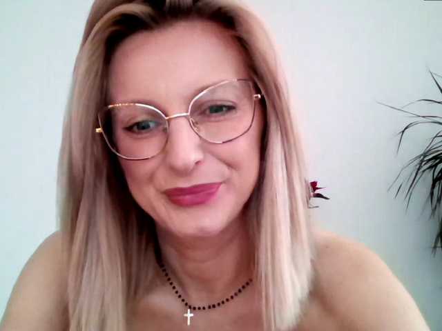 Фотографии RachellaFox Sexy blondie - glasses - dildo shows - great natural body,) For 500 i show you my naked body @remain