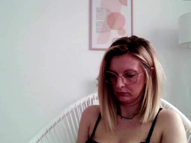 Фотографии RachellaFox Sexy blondie - glasses - dildo shows - great natural body,) For 500 i show you my naked body @remain