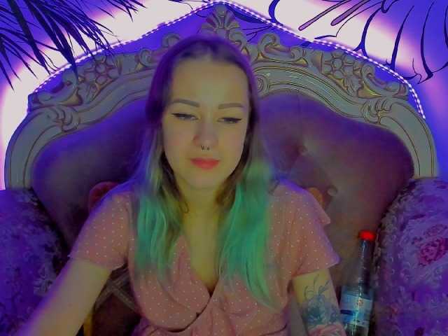 Емитувани слики од екранот rebeccaley