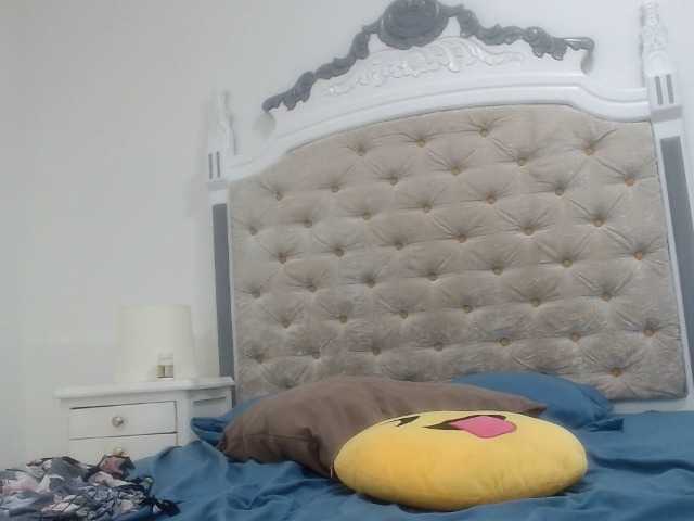 Емитувани слики од екранот Reginafoxx-1