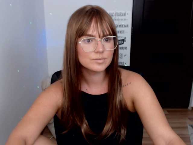 Емитувани слики од екранот RianaCrystal