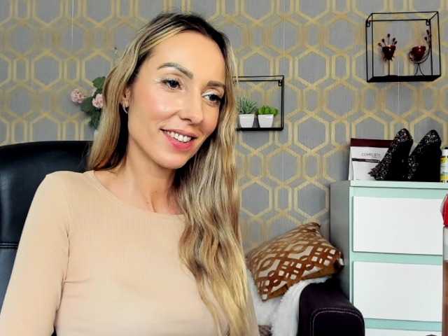 Емитувани слики од екранот rikaBlondine