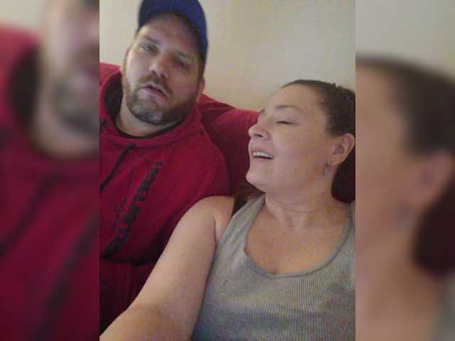 Емитувани слики од екранот Justthe2ofus