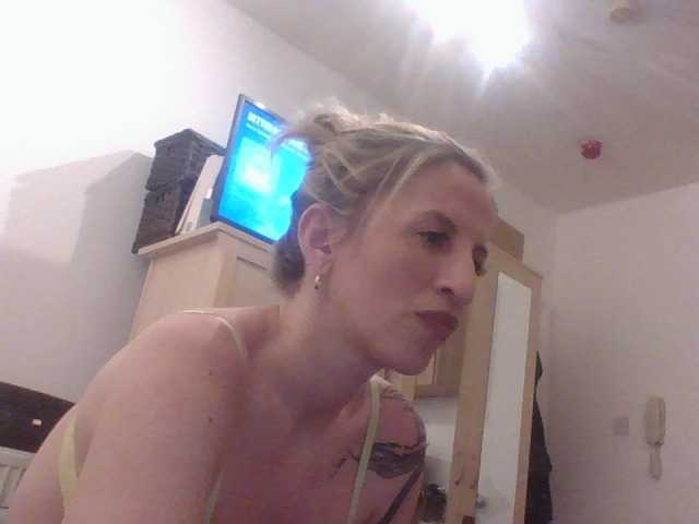 Емитувани слики од екранот Rosymara