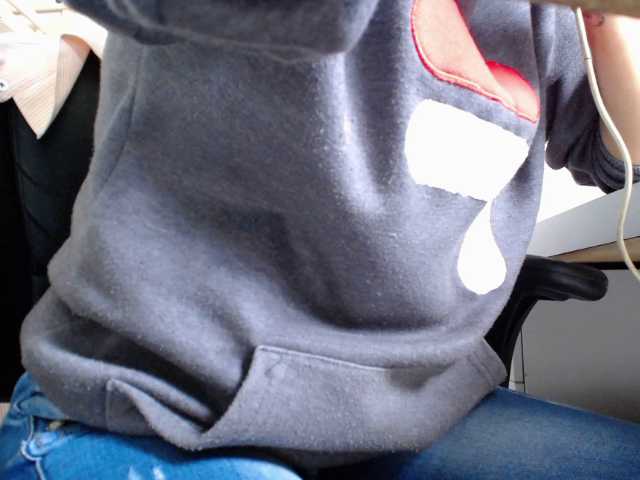 Емитувани слики од екранот RoxaneFox