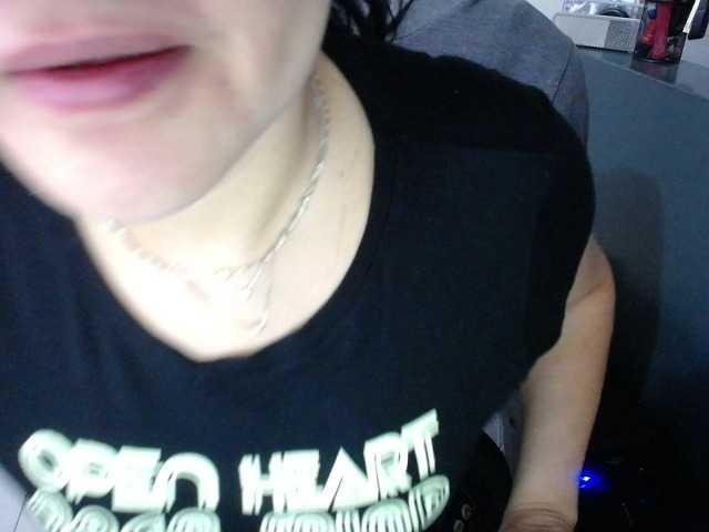 Емитувани слики од екранот RoxaneFox