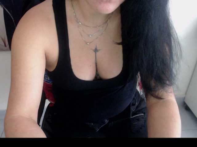 Емитувани слики од екранот RoxaneFox