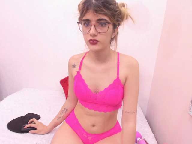 Фотографии Roxi-James hi guys i want you to blow my pussy with the vibes! #cute #fingering #sexy girl #flash boobs #lovense