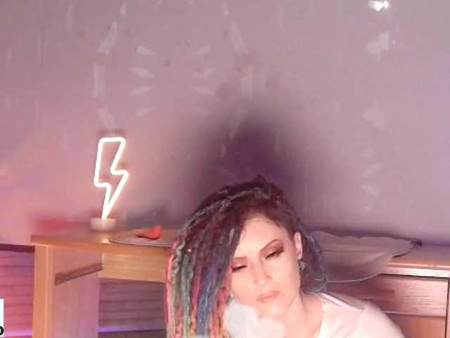 Емитувани слики од екранот RoxieLovesick