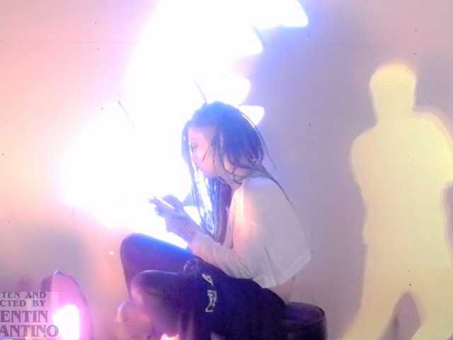 Фотографии RoxieLovesick HORNY AND WORKING ON MY AESTHETIC W AERIAL SILK DANCE.