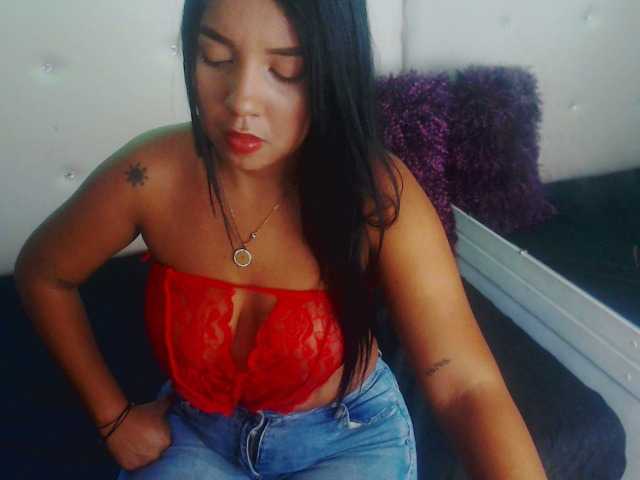 Емитувани слики од екранот RoxyxTaylor