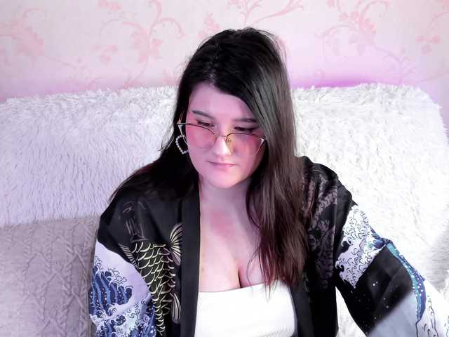 Емитувани слики од екранот SaanviUwU