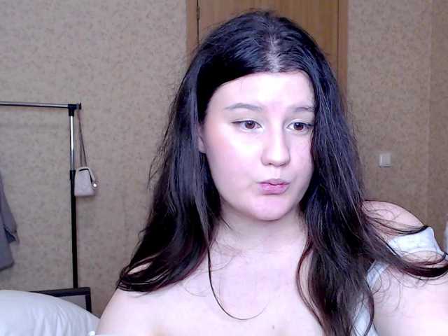 Емитувани слики од екранот SaanviUwU