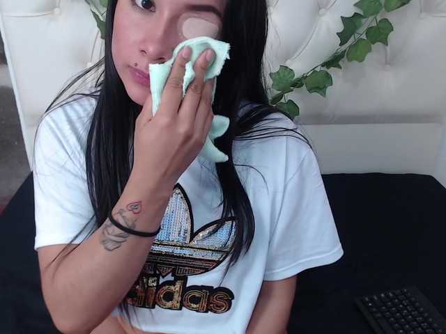 Емитувани слики од екранот SabinaAdams