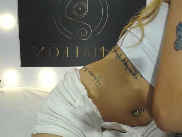 Емитувани слики од екранот SabrinaJonson