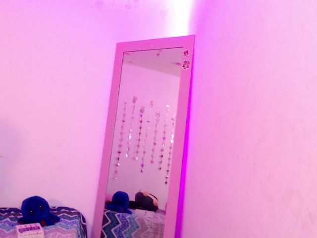 Емитувани слики од екранот Sammyviolet