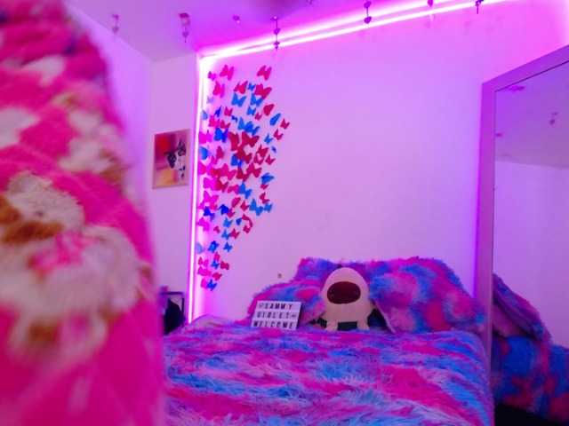 Емитувани слики од екранот Sammyviolet