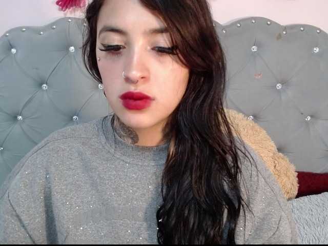 Емитувани слики од екранот sara_perez