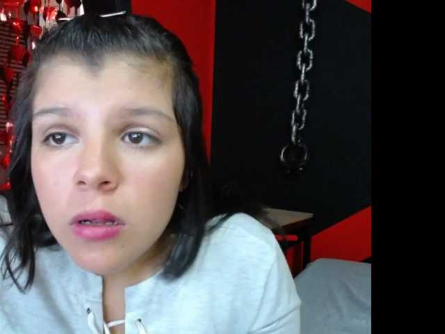 Емитувани слики од екранот PalomaMami