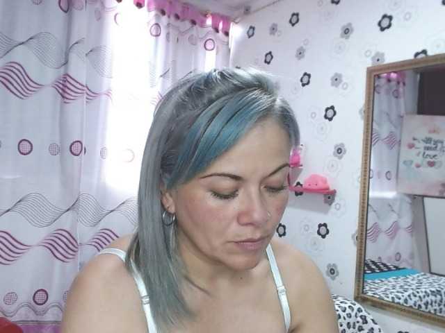 Емитувани слики од екранот saray-dior