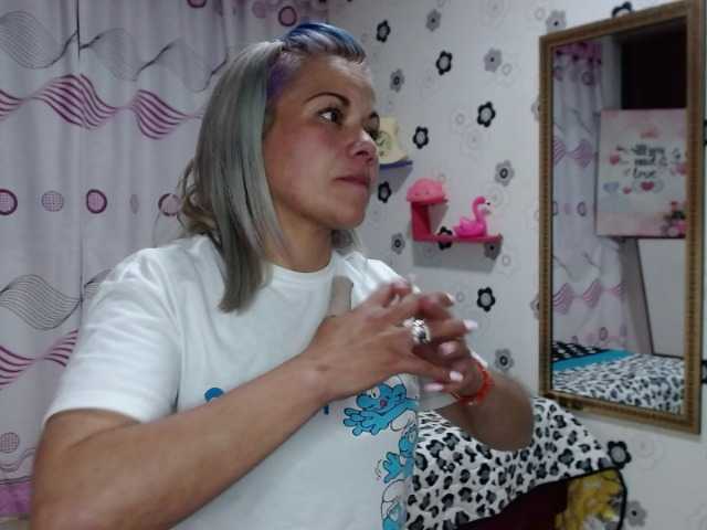 Емитувани слики од екранот saray-dior