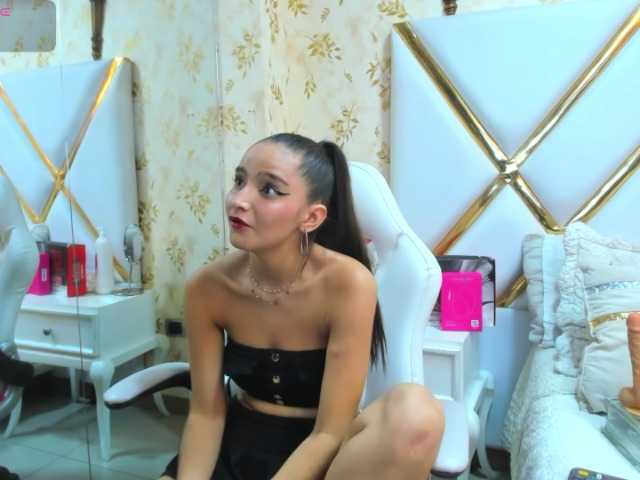 Емитувани слики од екранот SashaaFerrer