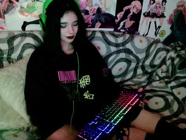 Емитувани слики од екранот Saymeowplz1