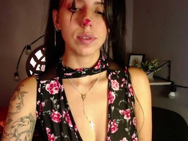 Емитувани слики од екранот scarletsweet