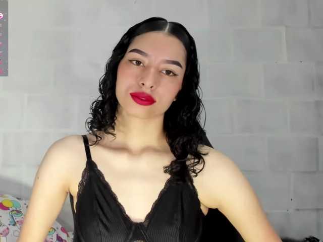 Емитувани слики од екранот ScarlettBloom2