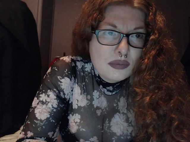 Емитувани слики од екранот ScarlettJade