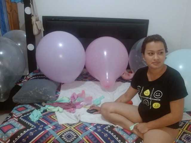 Емитувани слики од екранот ScarlettRouse