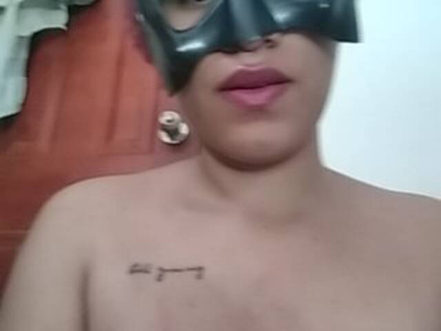 Емитувани слики од екранот Dirty_eva