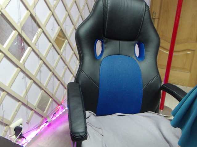 Емитувани слики од екранот SelinaSwan