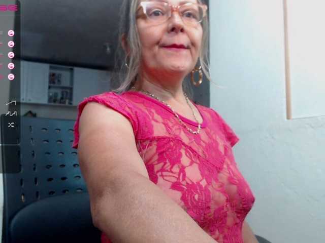 Фотографии SensualHotAss I am multiorgasmic i love too squirt I have sexy Feet and i like everything #mature #milf #anal