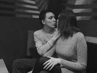 Еротски видео разговор Sex-Dealers