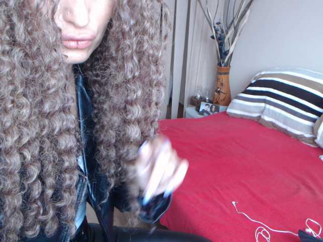 Емитувани слики од екранот SexiBelle