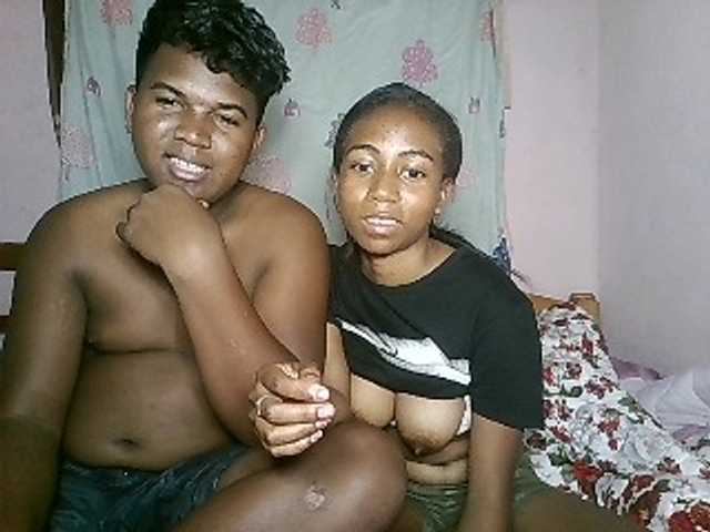 Емитувани слики од екранот sexycouple32