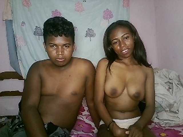Емитувани слики од екранот sexycouple32