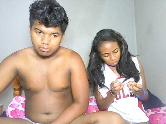 Емитувани слики од екранот sexycouple32