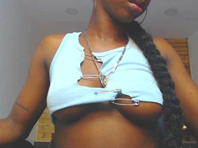 Емитувани слики од екранот ShaylaSexx