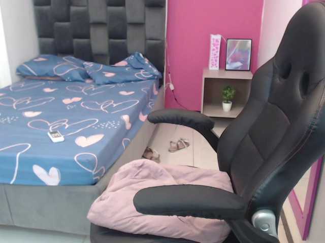 Емитувани слики од екранот ShaylaSexx