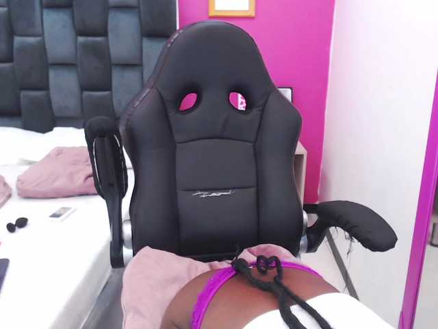 Емитувани слики од екранот ShaylaSexx