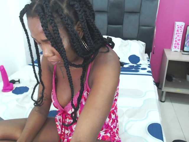 Емитувани слики од екранот ShaylaSexx