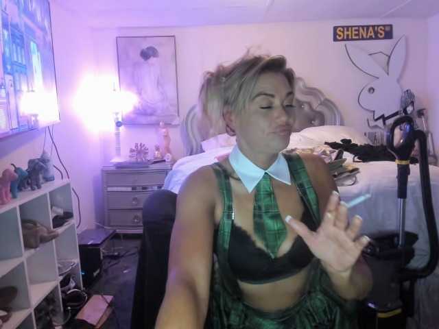 Емитувани слики од екранот sheknowsit